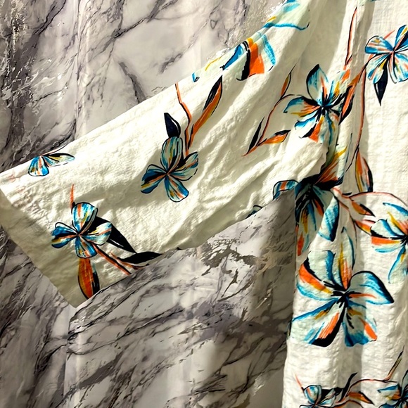 Van Heusen Women’s Blouse - Picture 2 of 5